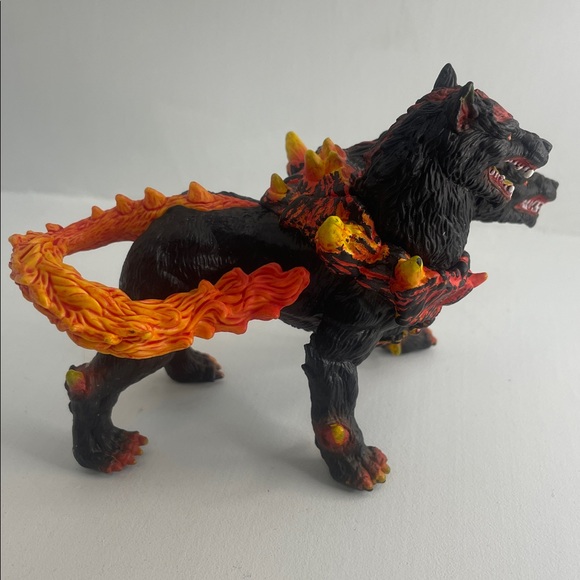 Schleich Eldrador Creatures Hellhound Two Headed Dog Wolf Figure - Picture 3 of 7